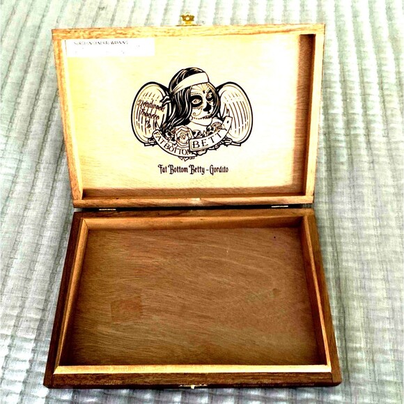 Fat Bottom Gordito Wooden Cigar Box - Picture 4 of 4